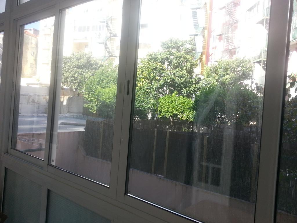 Lisbon Gambori Hostel Bagian luar foto